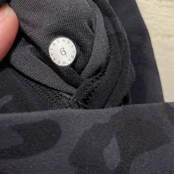 Lululemon align 21” camo black sz 6 - Picture 6 of 8